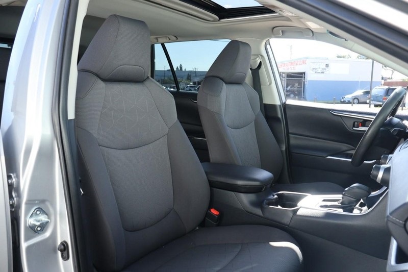 2019 Toyota RAV4 XLE photo 22