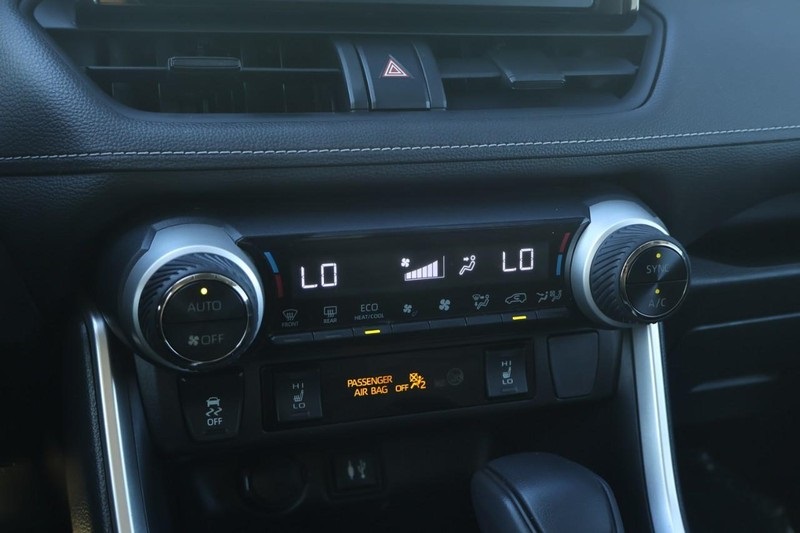 2019 Toyota RAV4 XLE photo 33