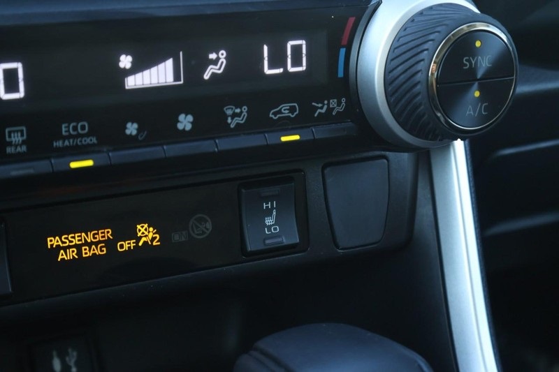 2019 Toyota RAV4 XLE photo 34