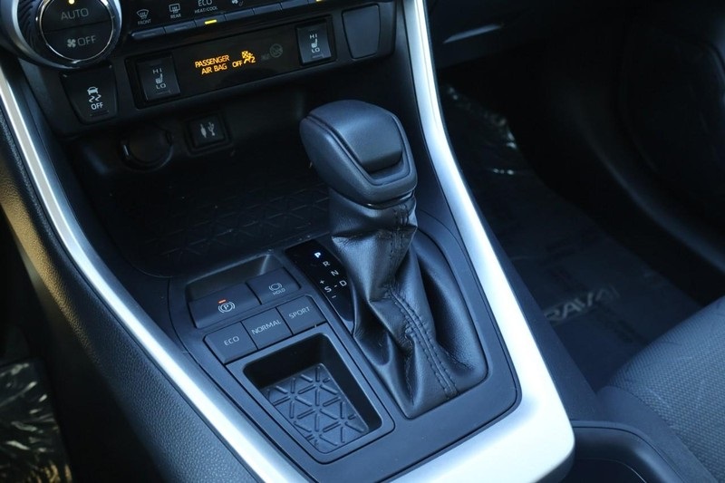 2019 Toyota RAV4 XLE photo 35
