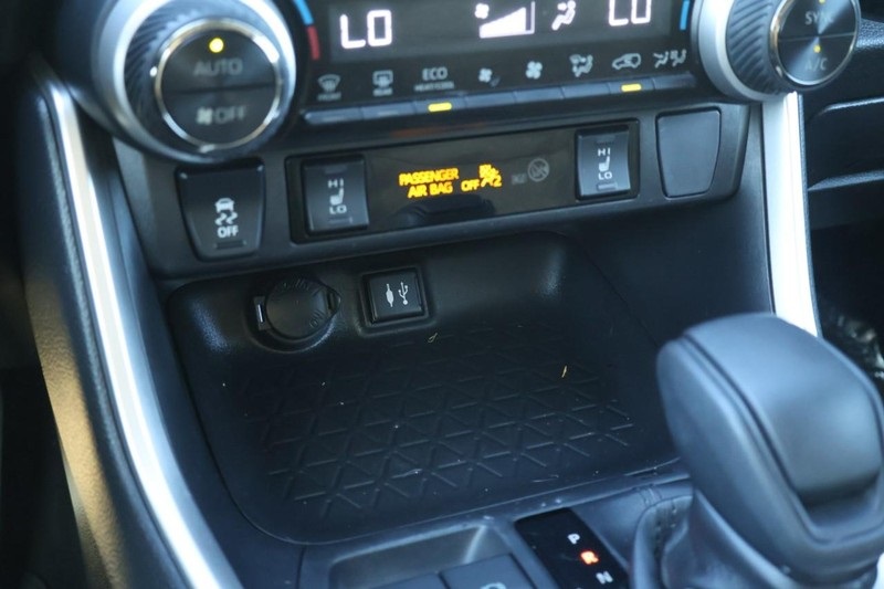 2019 Toyota RAV4 XLE photo 36