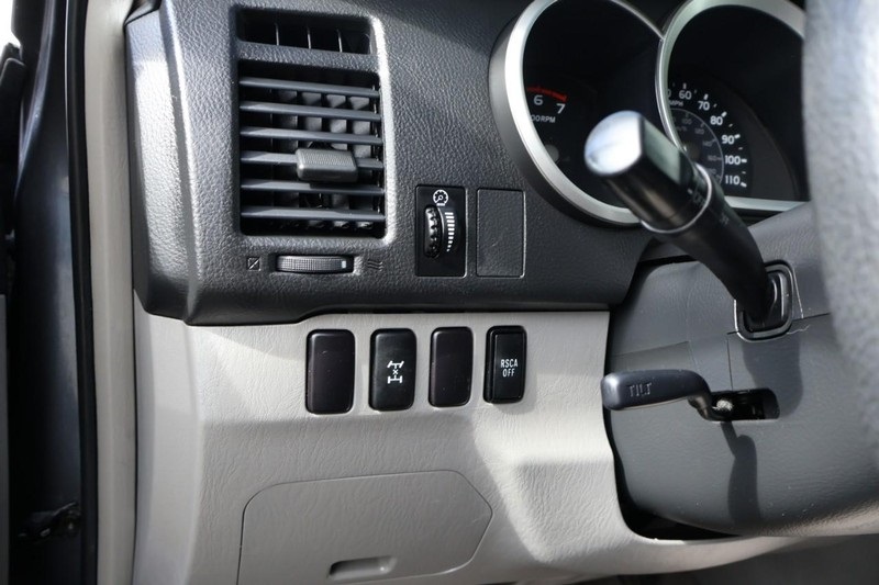 2006 Toyota 4Runner SR5 photo 16