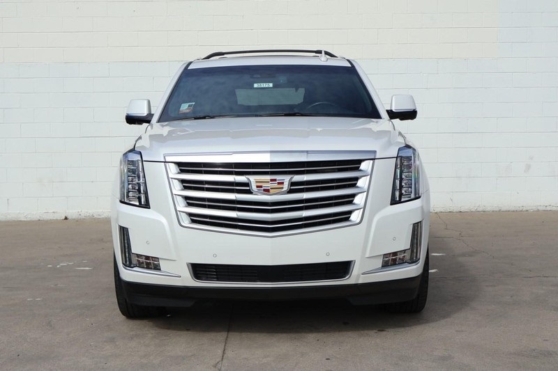 2016 Cadillac Escalade Platinum photo 2
