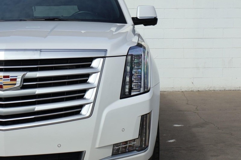 2016 Cadillac Escalade Platinum photo 3
