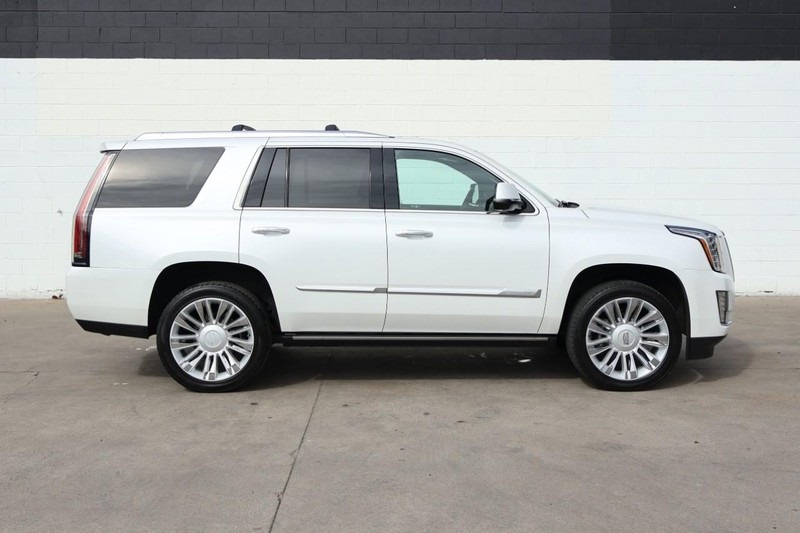 2016 Cadillac Escalade Platinum photo 4