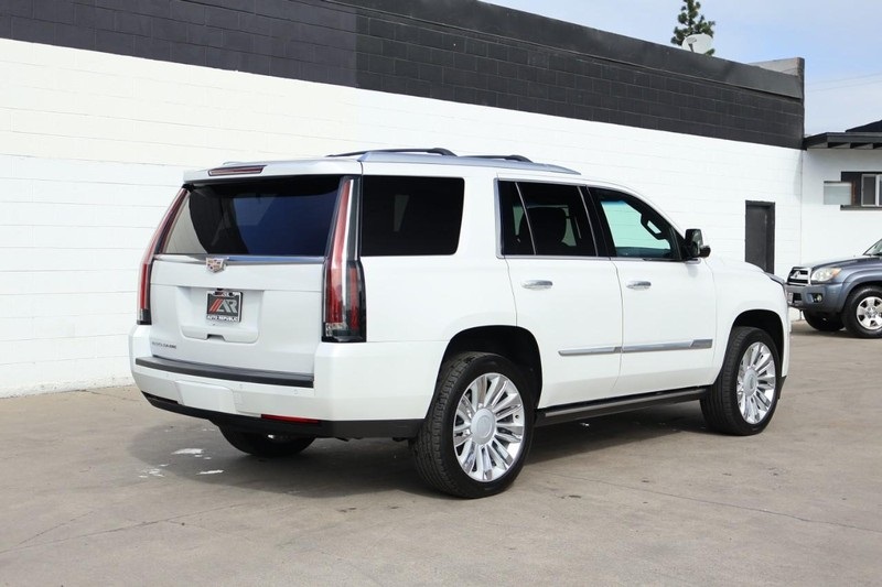 2016 Cadillac Escalade Platinum photo 5