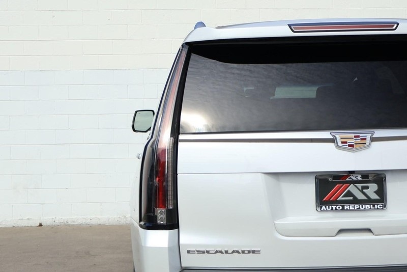 2016 Cadillac Escalade Platinum photo 7