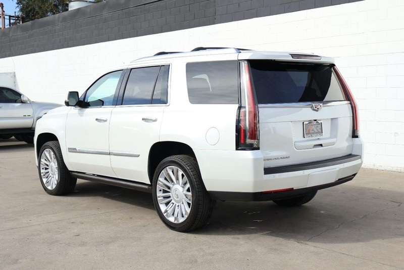 2016 Cadillac Escalade Platinum photo 12