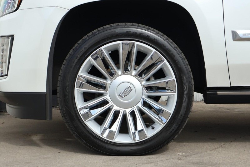 2016 Cadillac Escalade Platinum photo 17