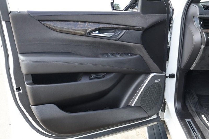 2016 Cadillac Escalade Platinum photo 18