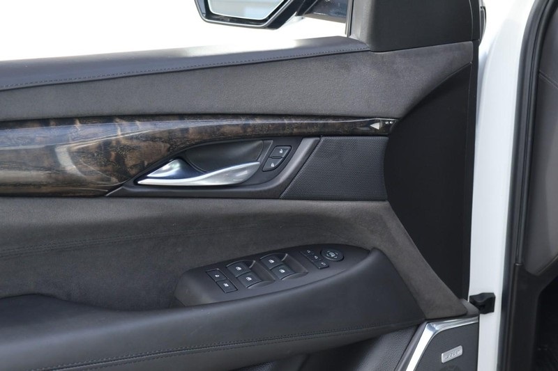 2016 Cadillac Escalade Platinum photo 19