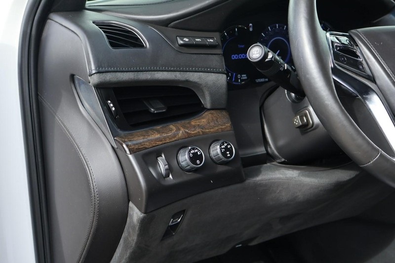 2016 Cadillac Escalade Platinum photo 22