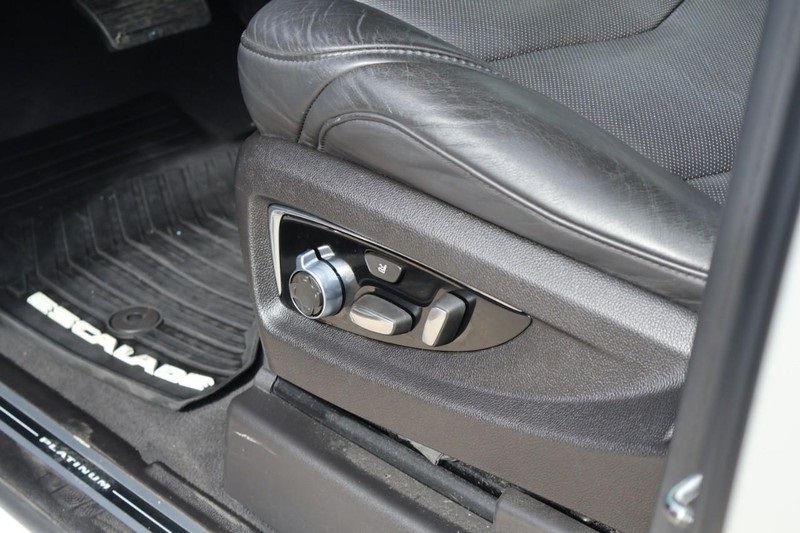 2016 Cadillac Escalade Platinum photo 23