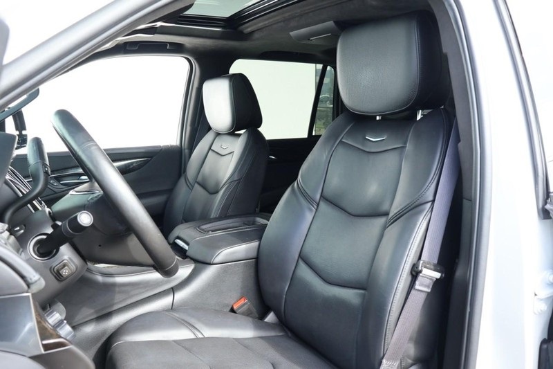 2016 Cadillac Escalade Platinum photo 24