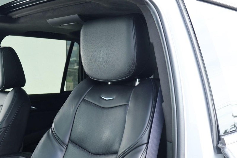 2016 Cadillac Escalade Platinum photo 25