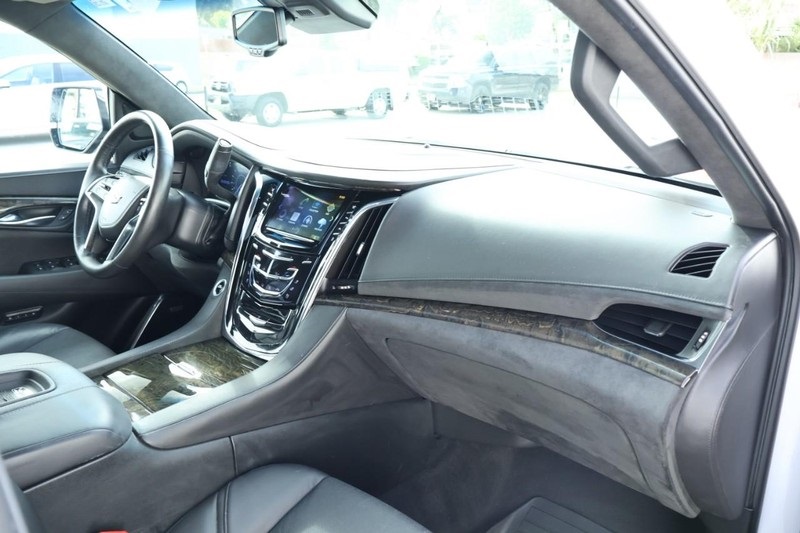 2016 Cadillac Escalade Platinum photo 26