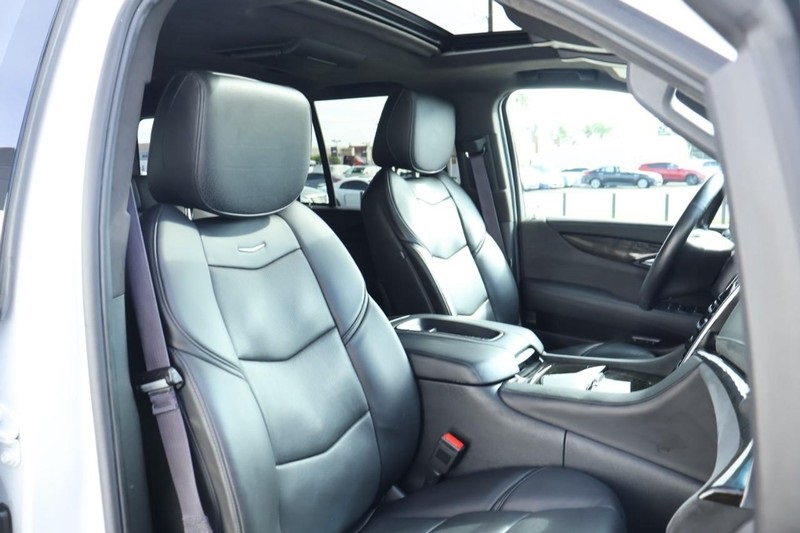 2016 Cadillac Escalade Platinum photo 28