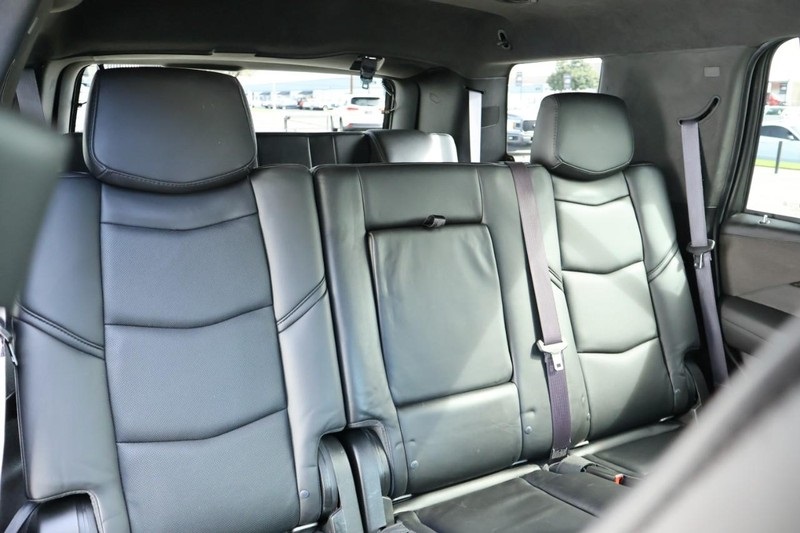2016 Cadillac Escalade Platinum photo 29