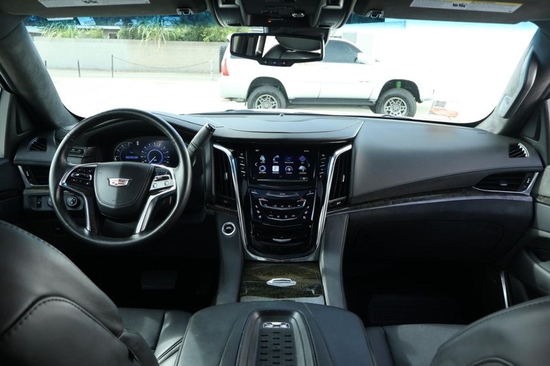 2016 Cadillac Escalade Platinum photo 33