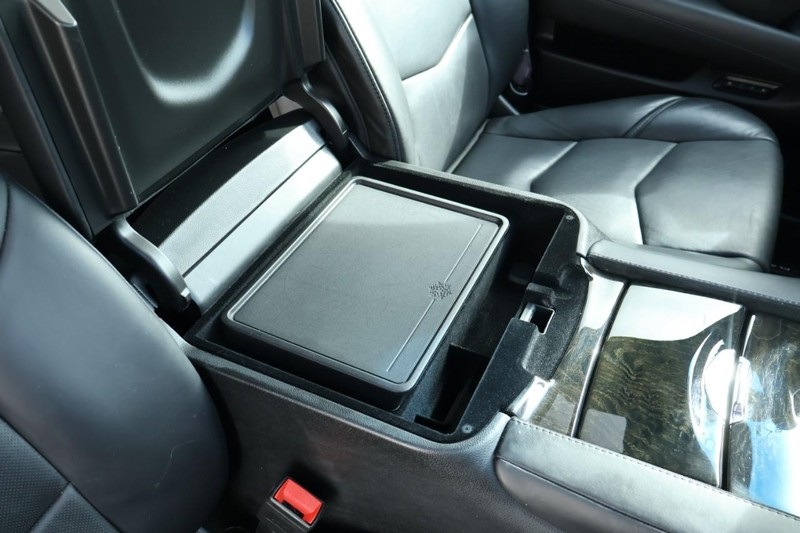 2016 Cadillac Escalade Platinum photo 45