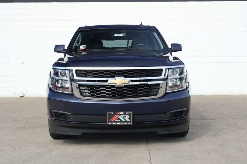 2019 Chevrolet Tahoe LT photo 2