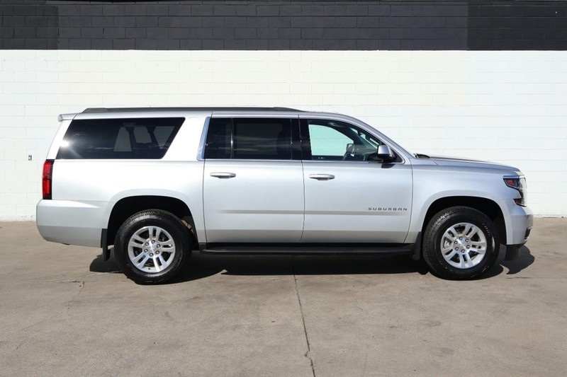 2017 Chevrolet Suburban LS photo 2