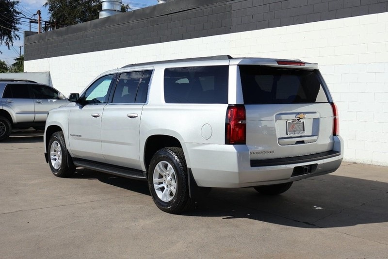 2017 Chevrolet Suburban LS photo 8