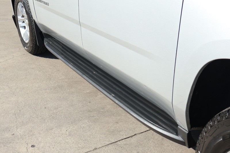2017 Chevrolet Suburban LS photo 11