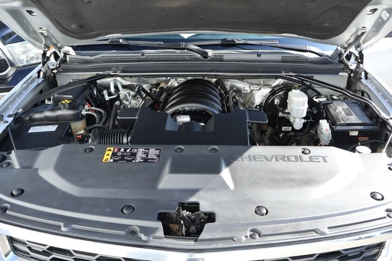 2017 Chevrolet Suburban LS photo 12