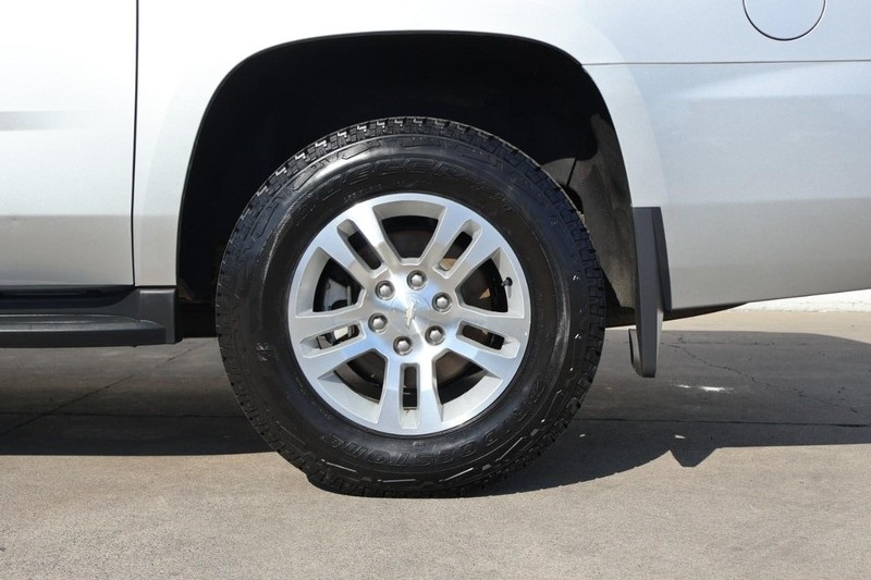2017 Chevrolet Suburban LS photo 13