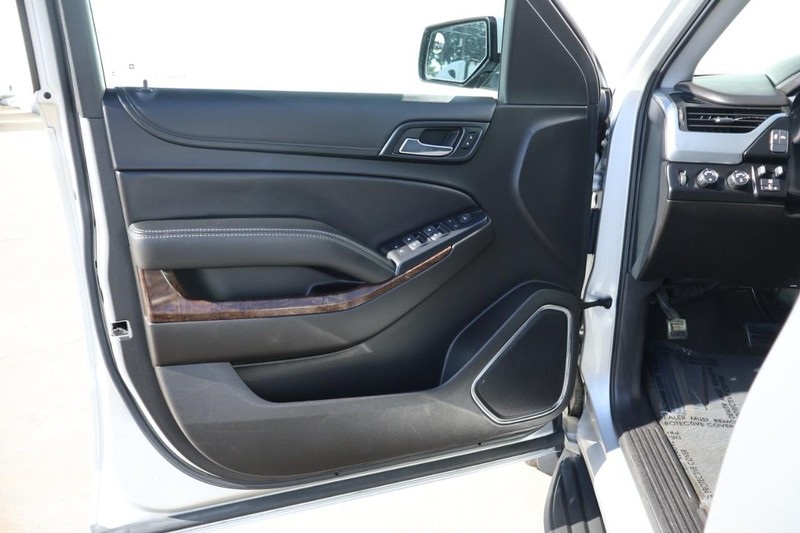 2017 Chevrolet Suburban LS photo 14