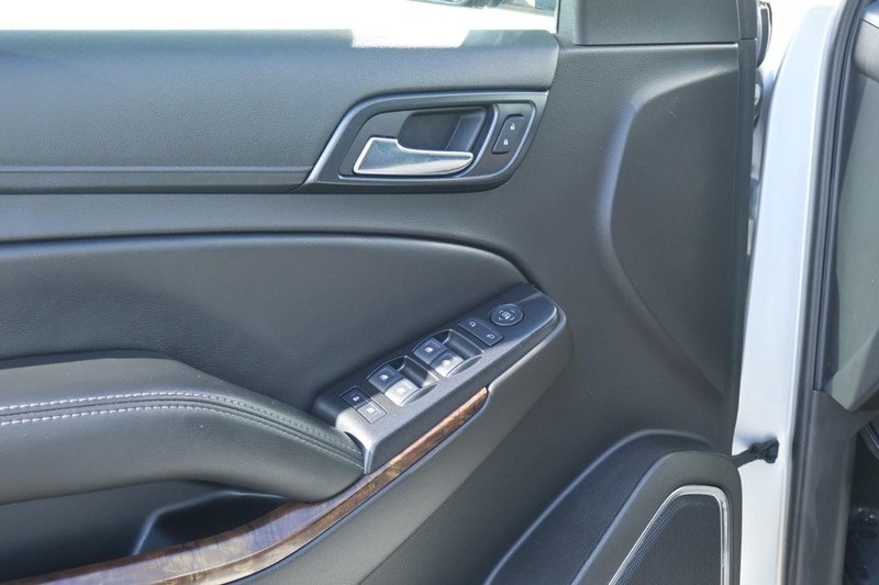 2017 Chevrolet Suburban LS photo 15