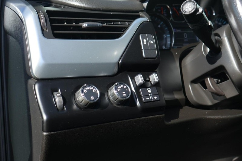 2017 Chevrolet Suburban LS photo 17