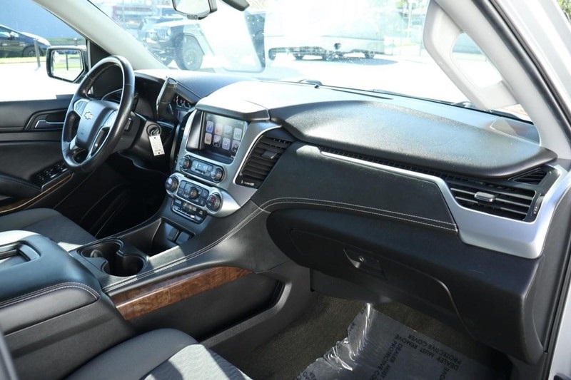 2017 Chevrolet Suburban LS photo 20