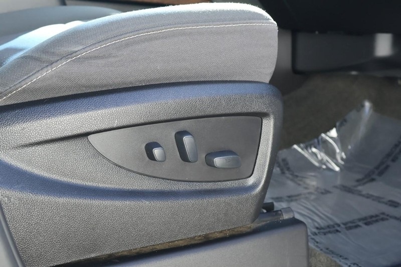 2017 Chevrolet Suburban LS photo 21