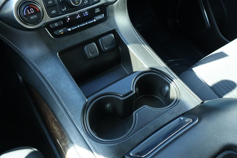2017 Chevrolet Suburban LS photo 34