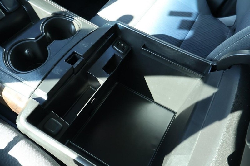 2017 Chevrolet Suburban LS photo 35