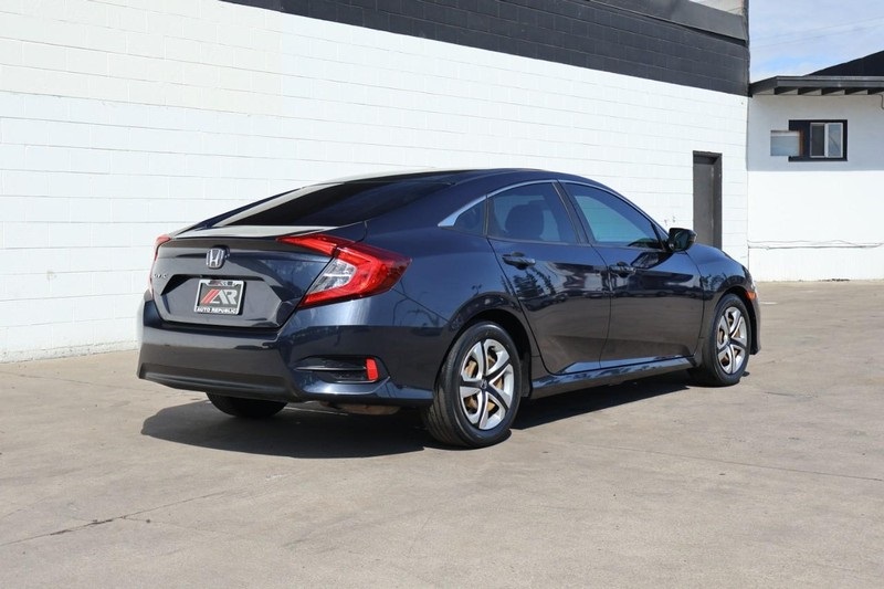 2017 Honda Civic LX photo 4