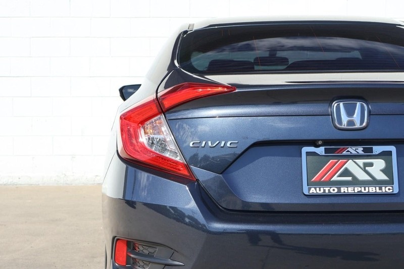 2017 Honda Civic LX photo 6