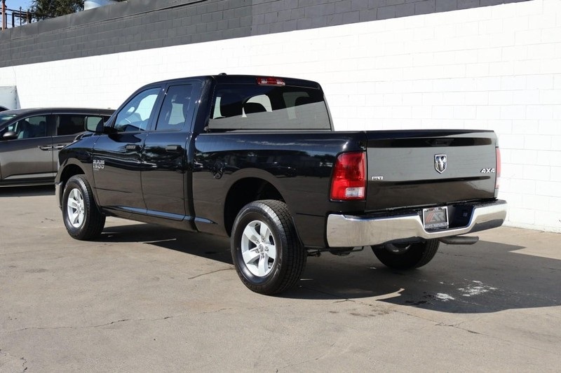 2024 Ram 1500 Classic SLT photo 9