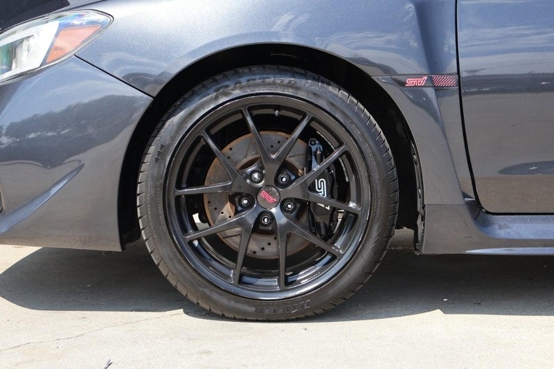 2016 Subaru WRX STI photo 13