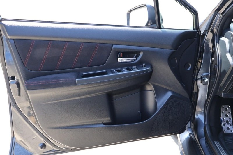 2016 Subaru WRX STI photo 14