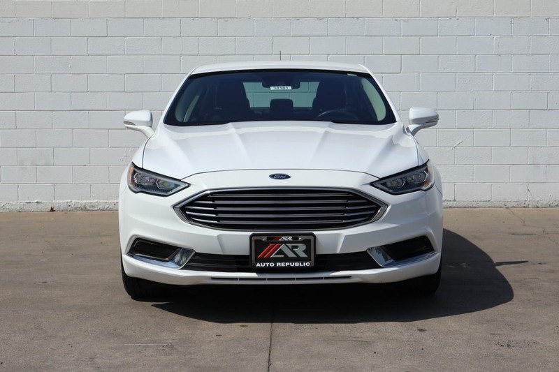 2018 Ford Fusion Hybrid SE photo 2