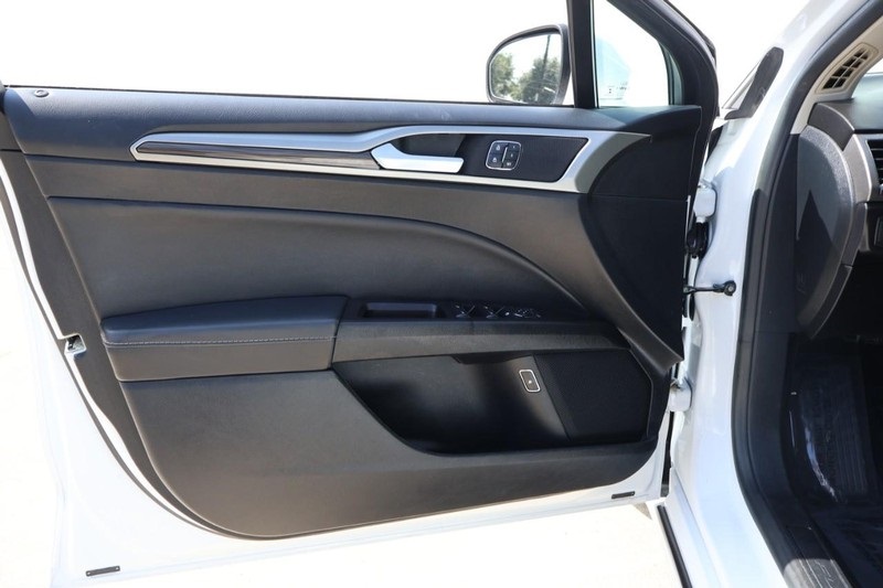 2018 Ford Fusion Hybrid SE photo 13