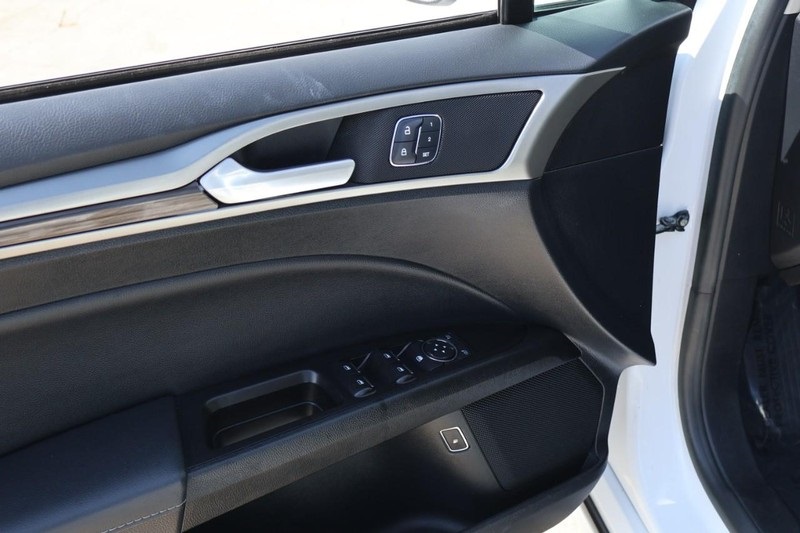 2018 Ford Fusion Hybrid SE photo 14