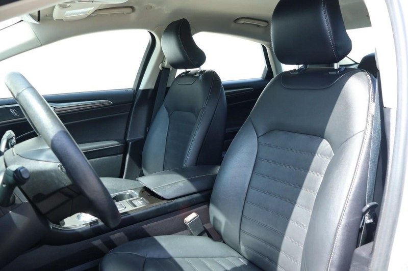 2018 Ford Fusion Hybrid SE photo 16