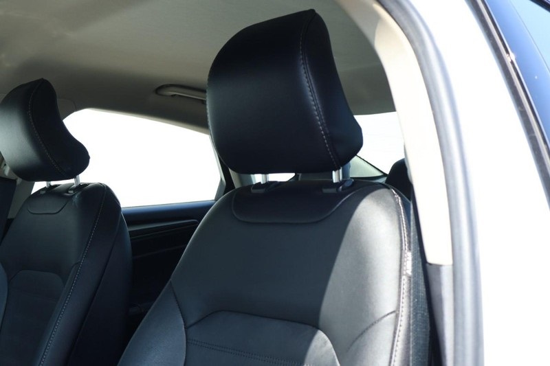 2018 Ford Fusion Hybrid SE photo 17