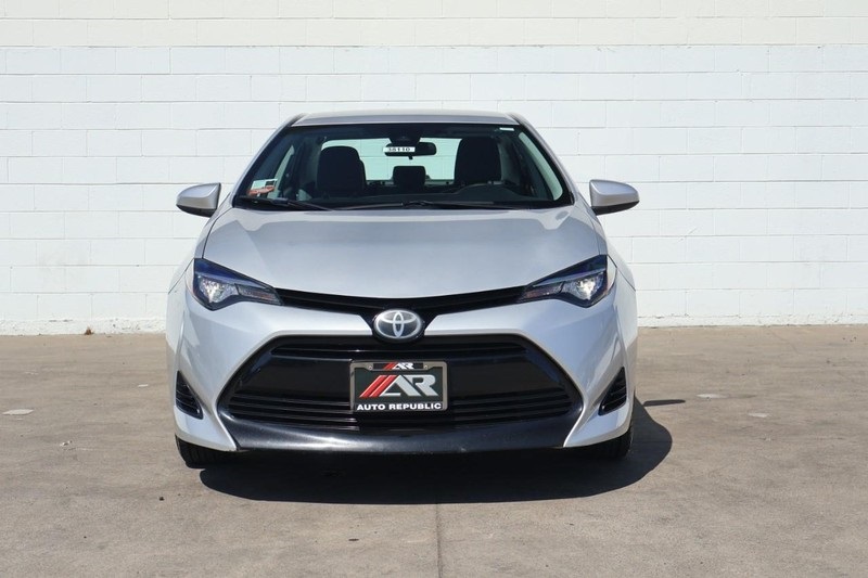 2017 Toyota Corolla L photo 2