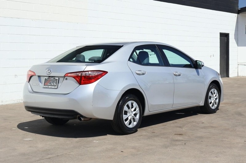 2017 Toyota Corolla L photo 5