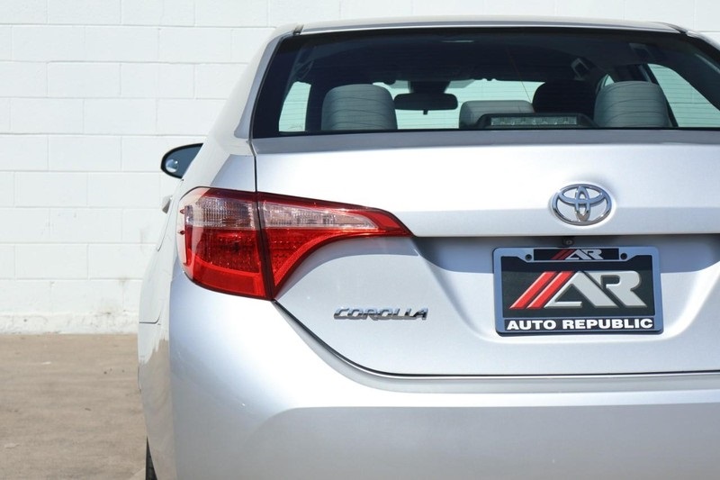 2017 Toyota Corolla L photo 7